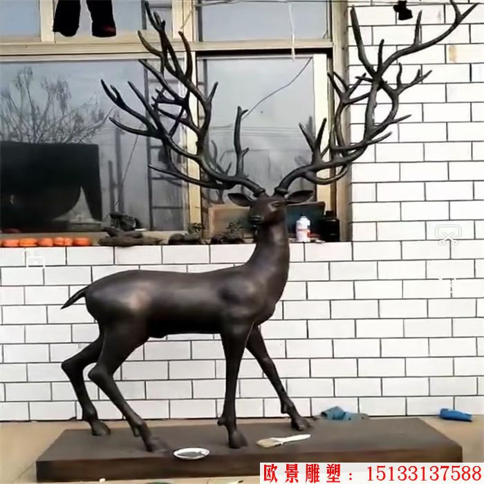 草坪摆件铜鹿雕塑 动物小鹿铜雕加工厂家